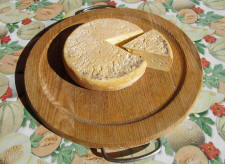 http://upload.wikimedia.org/wikipedia/commons/9/96/Maccagno_(cheese).jpg