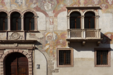 http://upload.wikimedia.org/wikipedia/commons/4/48/Trento-Palazzo_Quetta_Alberti-Colico-front_left.png
