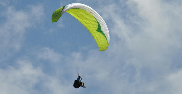 http://www.hotel-royal.it/CustomerData/121/Files/Images/paragliding/paragliding-5.jpg